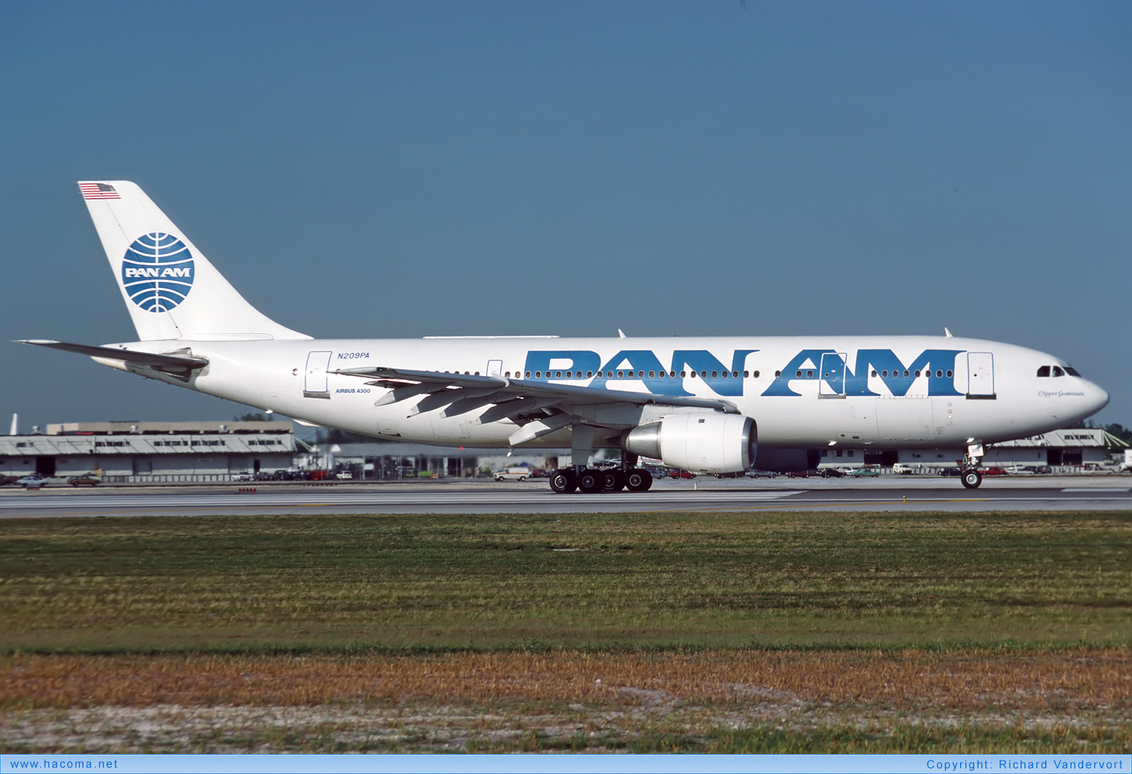 Foto von N209PA - Pan Am Clipper Boston / Guatemala - Miami International Airport - 11.1988