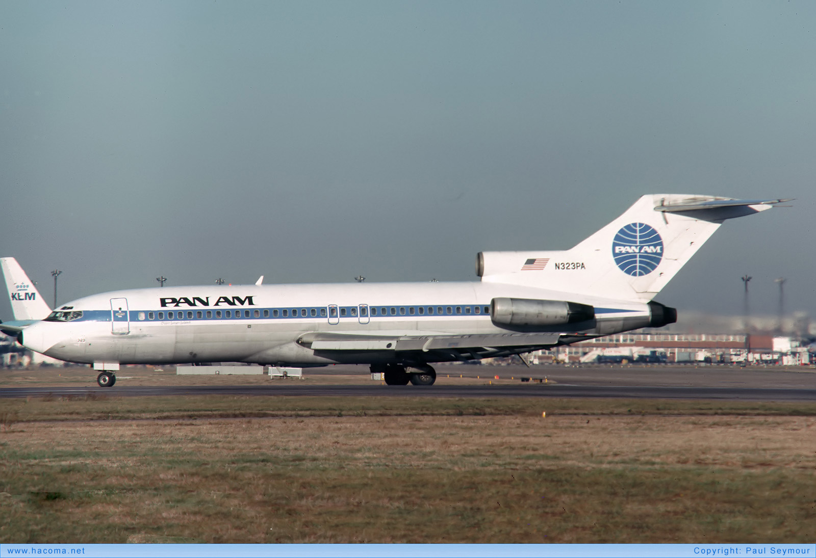 Foto von N323PA - Pan Am Clipper Frankfurt / Sam Houston / Stuttgart / Star of Peace / Schraeger Otto / Langer Lulatsch - London Heathrow Airport - 25.11.1978