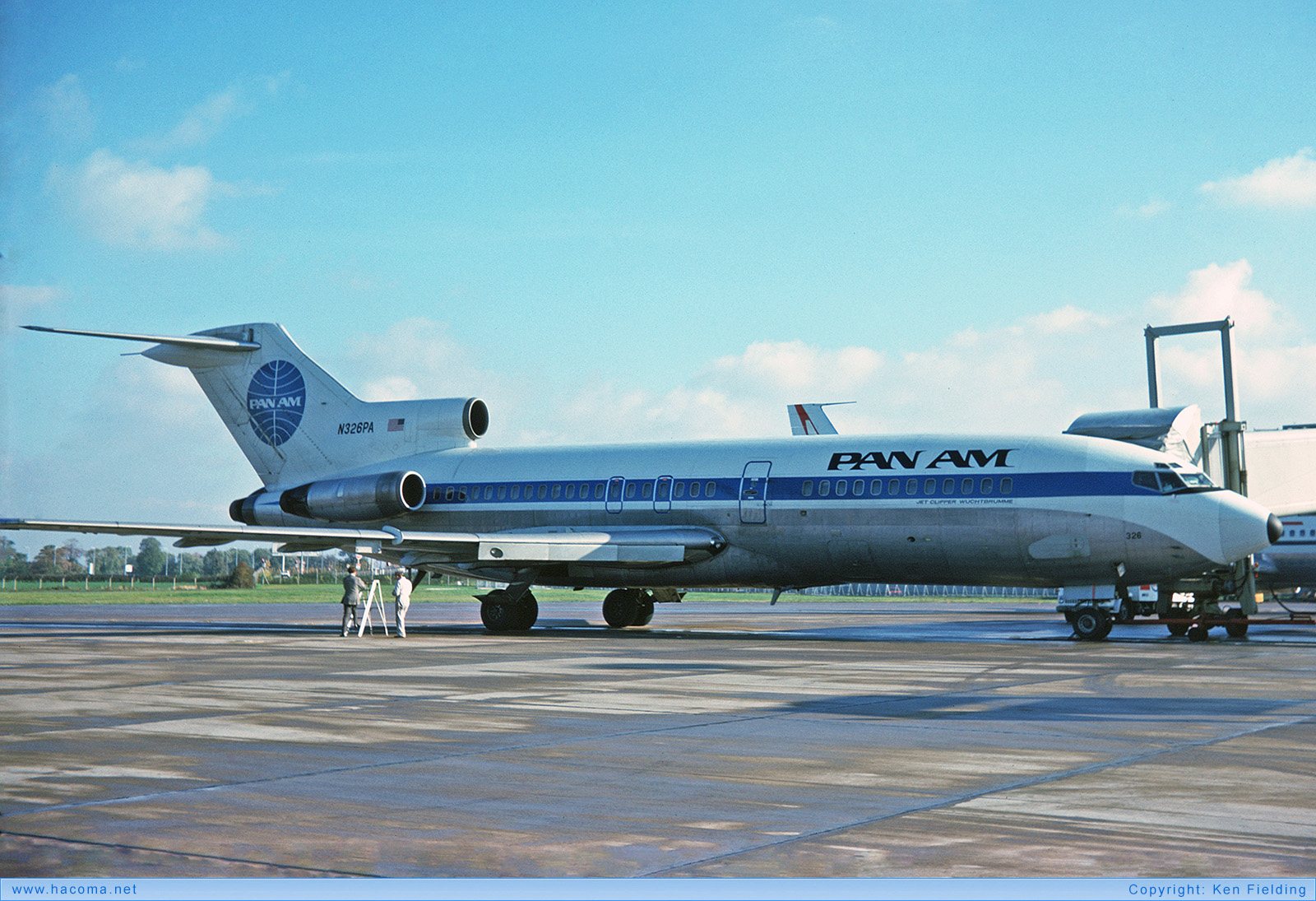 Foto von N326PA - Pan Am Clipper Muenchen / DeSoto / Nuremberg / White Falcon / Raven / Berolina / Wuchtbrumme - Manchester Airport - 24.10.1975