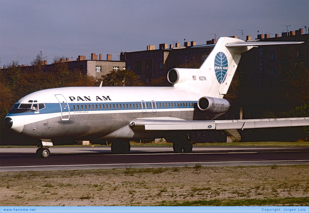 Foto von N327PA - Pan Am Clipper Hannover / Inca / Duesseldorf / Pocahontas / Meteor / Berlin Express - Flughafen Tempelhof - 1972