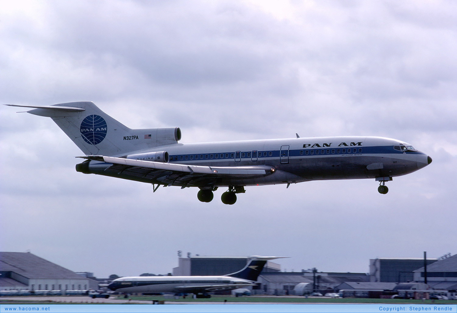 Foto von N327PA - Pan Am Clipper Hannover / Inca / Duesseldorf / Pocahontas / Meteor / Berlin Express - London Heathrow Airport - 28.08.1971