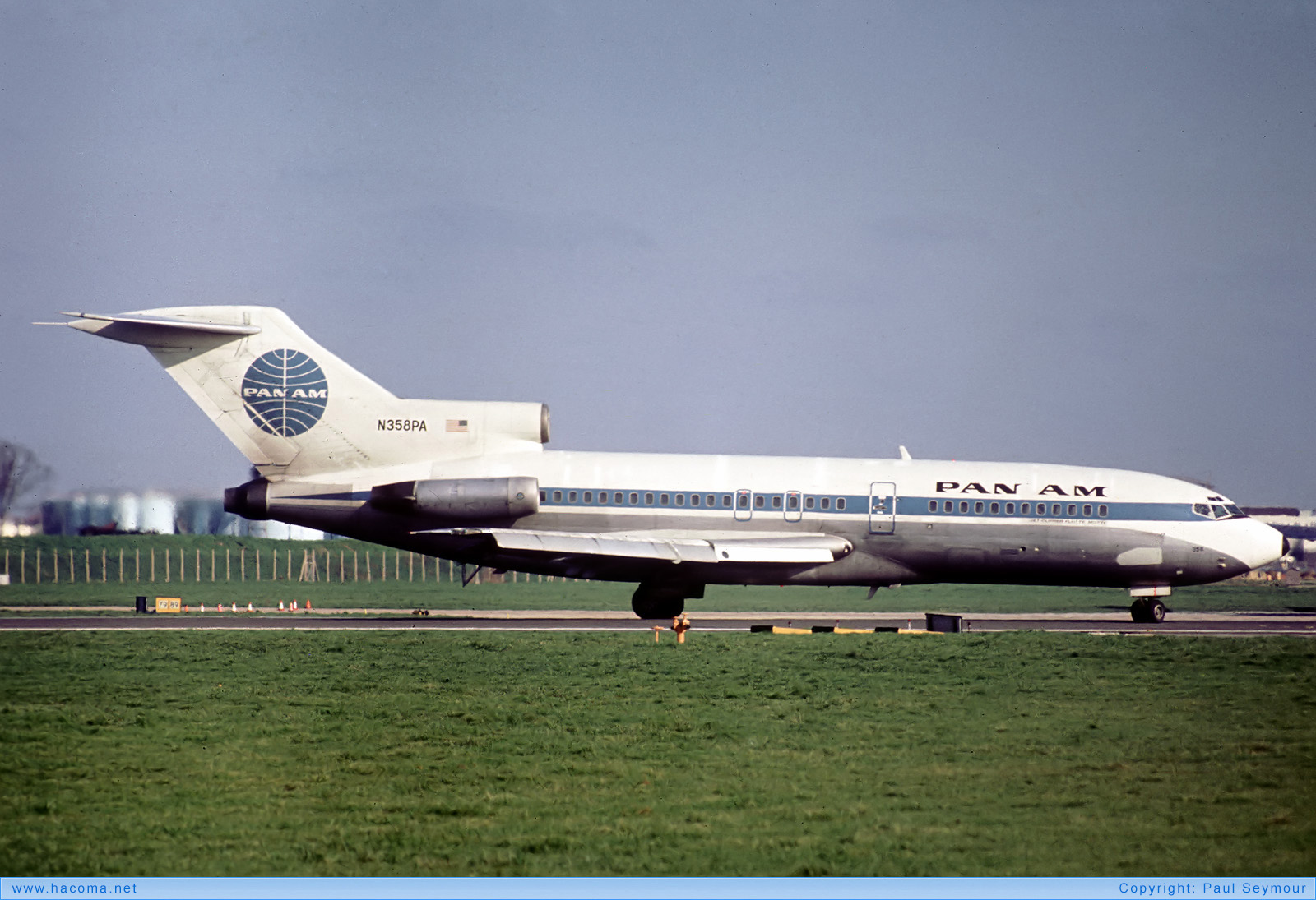 Foto von N358PA - Pan Am Clipper David Crockett / Berlin / Wucht­brumme / Flotte Motte - London Heathrow Airport - 26.02.1977