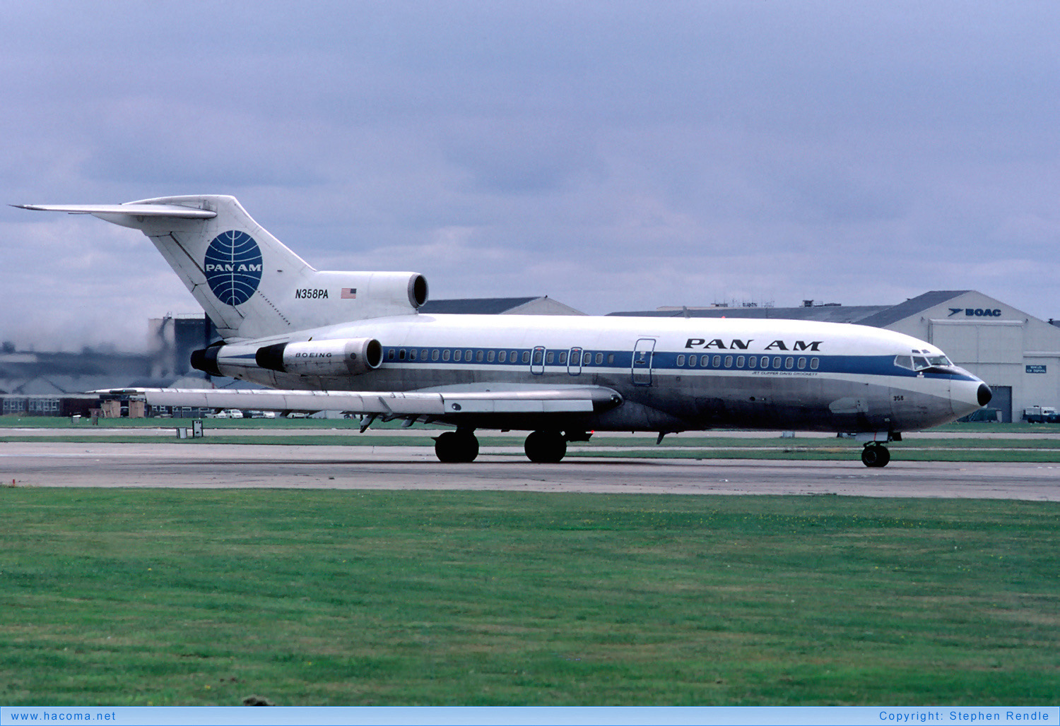 Foto von N358PA - Pan Am Clipper David Crockett / Berlin / Wucht­brumme / Flotte Motte - London Heathrow Airport - 30.08.1971