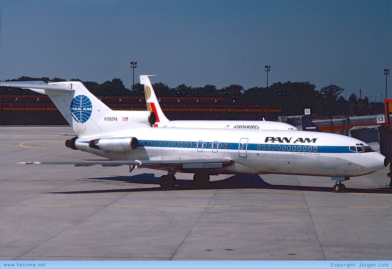 Foto von N360PA - Pan Am Clipper Golden Rule / Berliner Baer / Berliner Weisse - Flughafen Berlin-Tegel - 1976