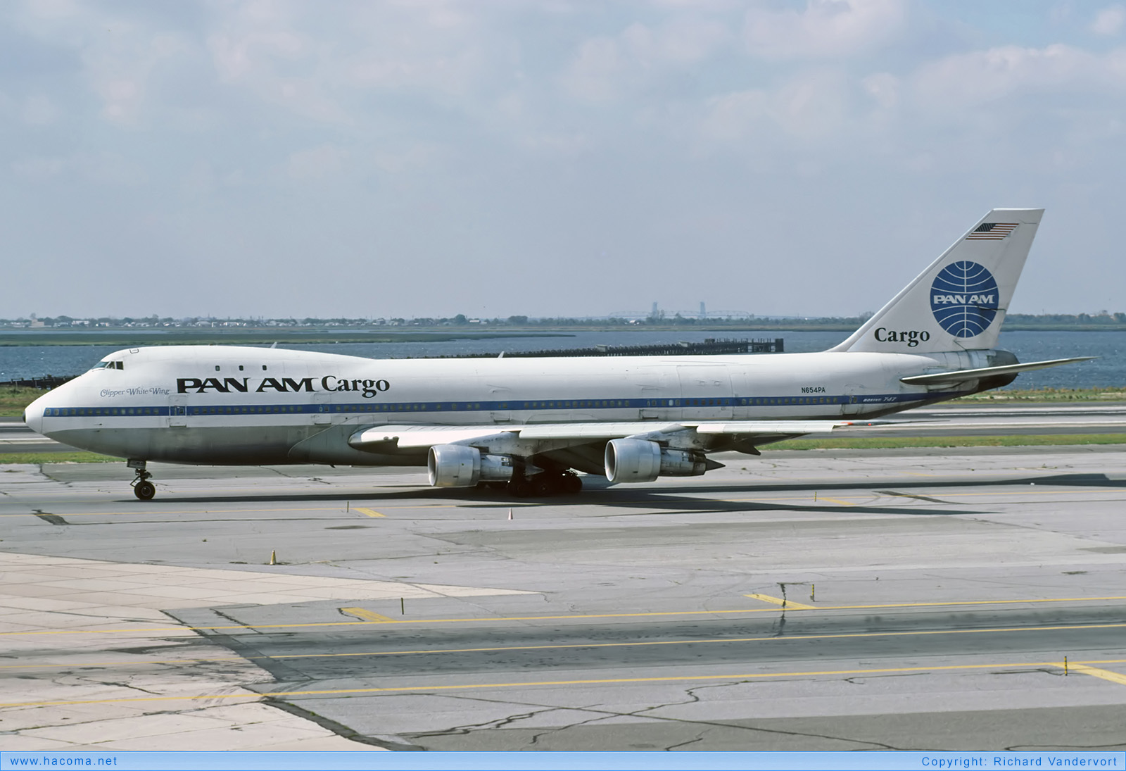 Foto von N654PA - Pan Am Clipper White Wing / Pacific Trader / White Wing  - John F. Kennedy International Airport - 10.1979
