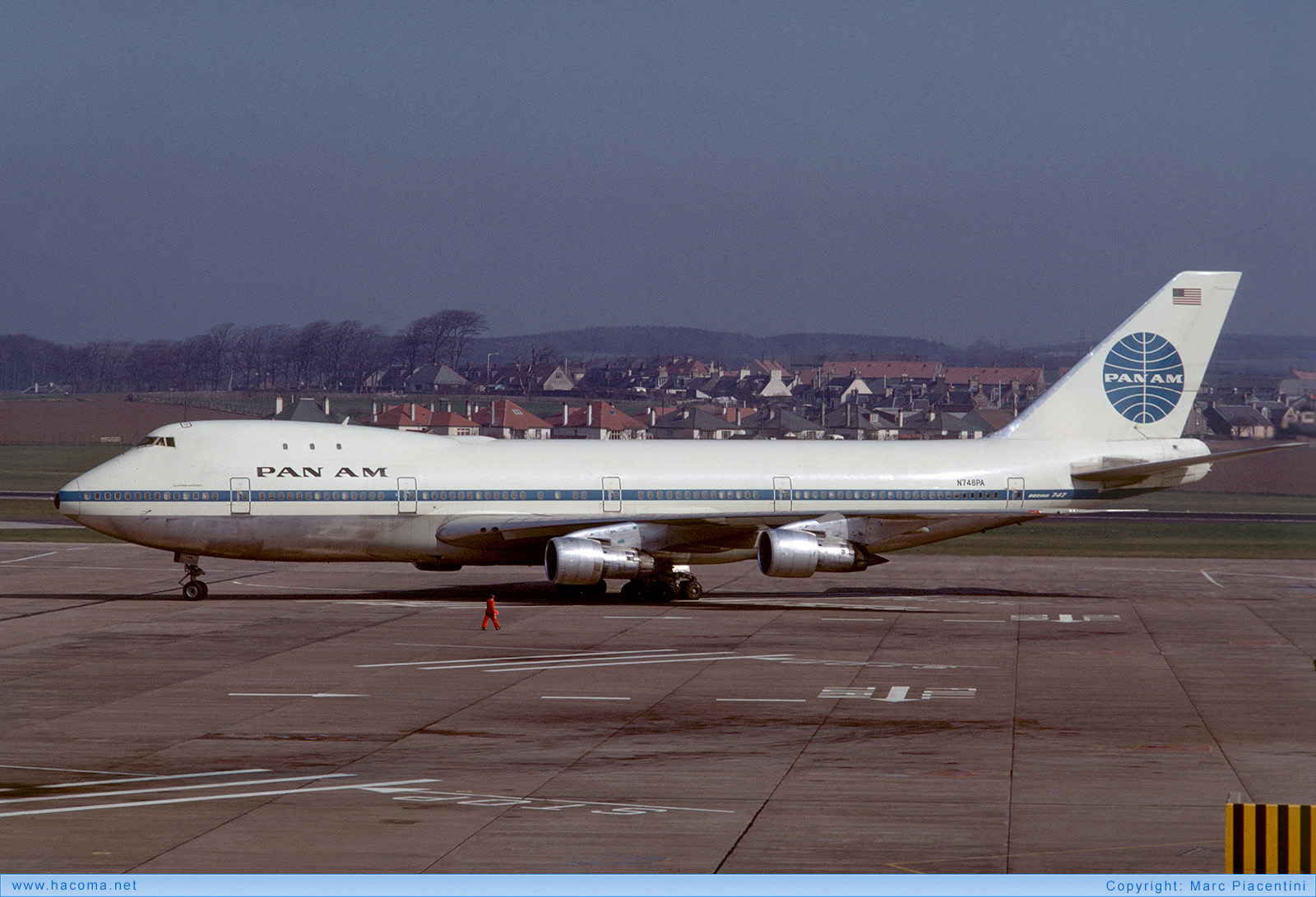 Foto von N748PA - Pan Am Clipper Hornet / Crest of the Wave - Flughafen Glasgow-Prestwick - 07.04.1974