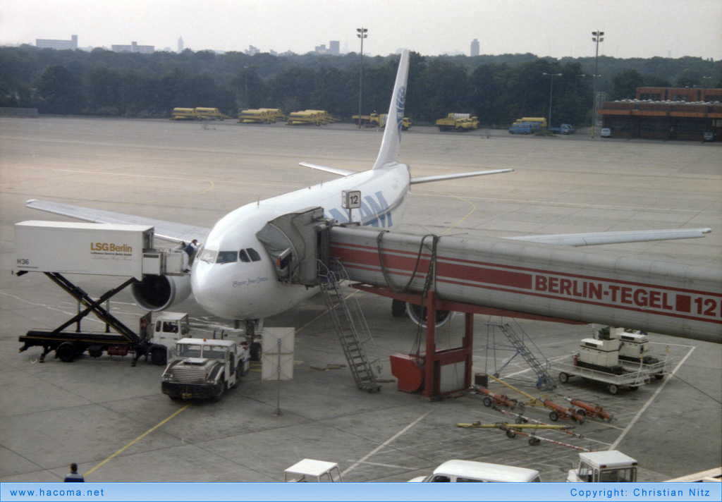 Photo of N806PA - Pan Am Clipper Jesse Owens / Betsy Ross - Berlin-Tegel Airport - Sep 1986
